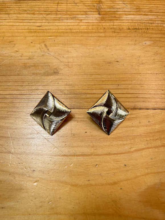 TEXTURED DIAMOND STUDS
