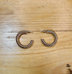 TWISTED MEDIUM SIZED HOOPS